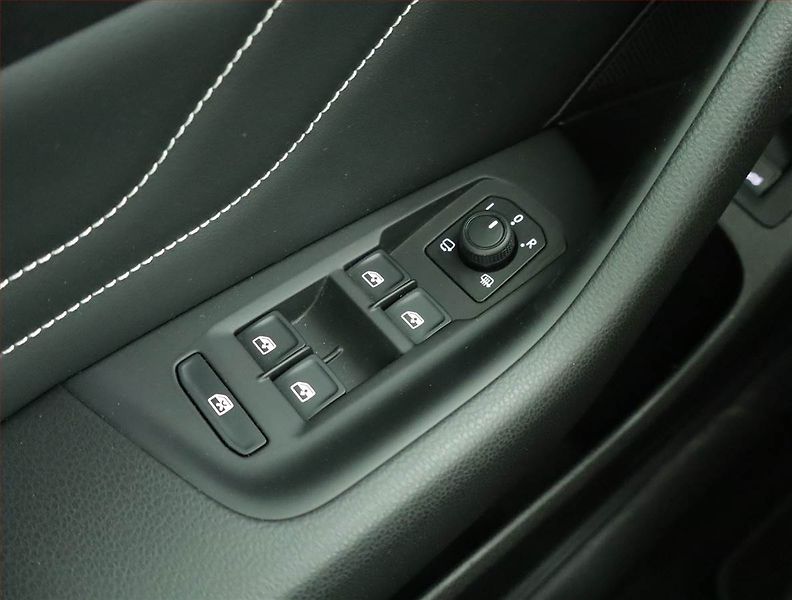 Volkswagen Passat (2021) Business 1.5 TSI, Serv.kniha - fotka 15 z 17