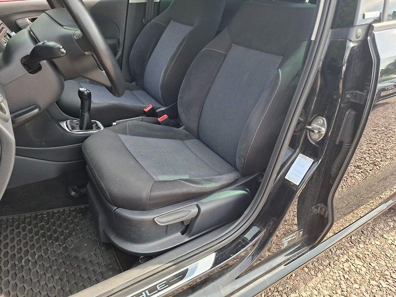 Volkswagen Polo (2012) 1.4i 63kW STYLE -VÝBAVA! - fotka 17 z 37
