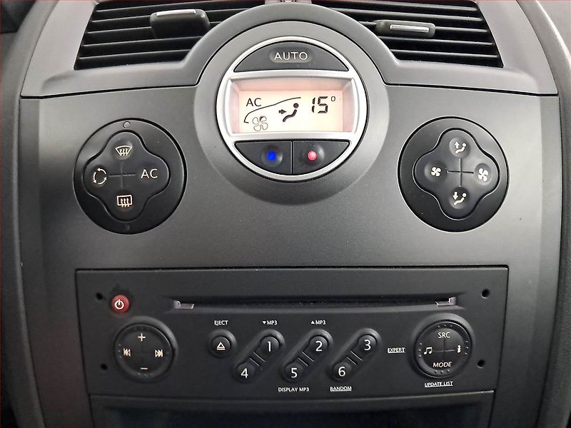 Renault Mégane (2009) Confort 1.6 16V, Klima - fotka 13 z 16