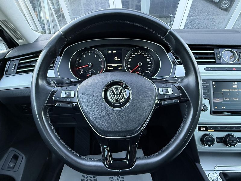 Volkswagen Passat 1,4 TSI Comfortline Navi - fotka 26 z 45