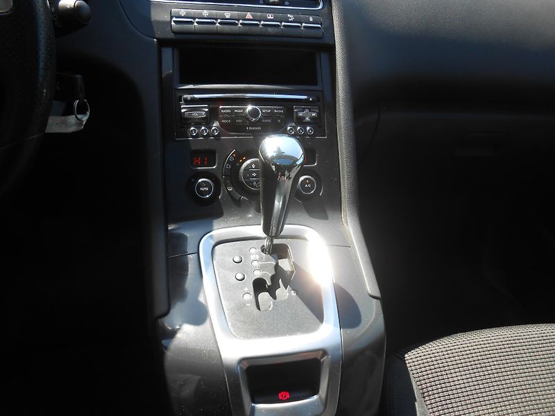 Peugeot 5008 88KW,NAVI,PANORAMA,AUTOMAT - fotka 29 z 45