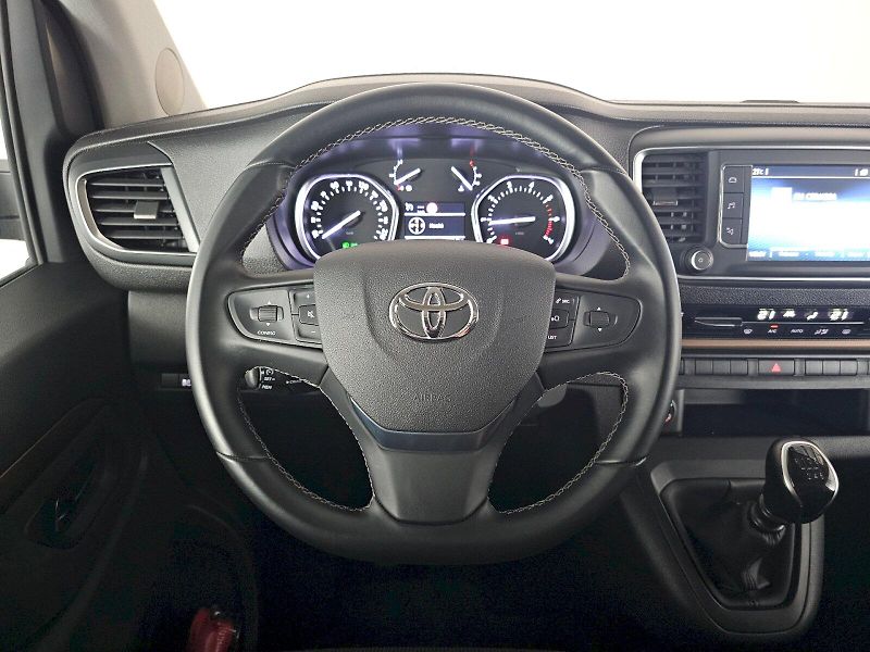 Toyota ProAce Verso (2024) 2.0D 106kW FAMILY 8S WEBASTO - fotka 9 z 35