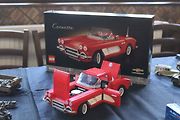 Chevrolet Corvette ze stavebnice Lego. Je složený z 1210 dílů.