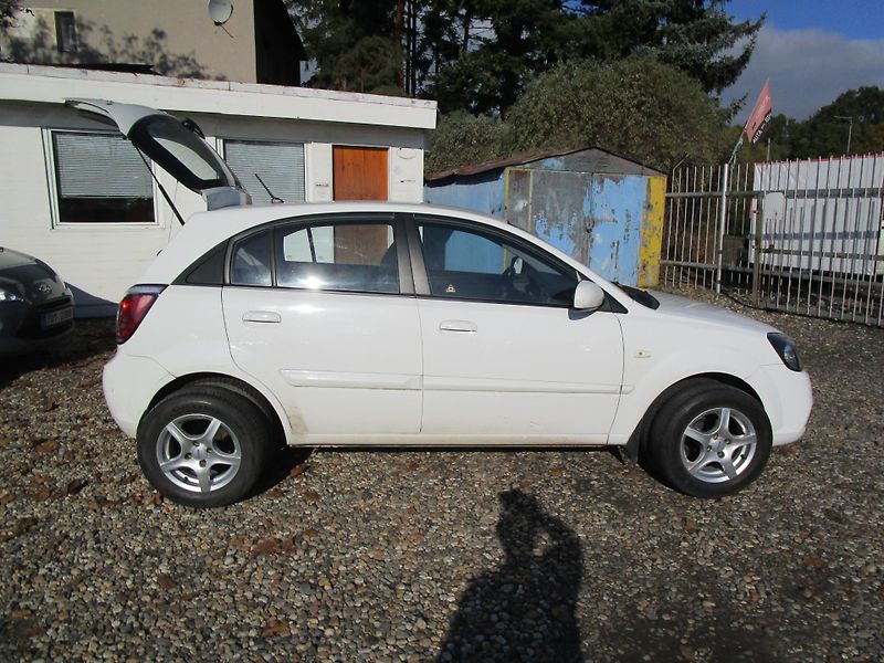 Kia Rio 1,4-71KW-1.MAJITEL-KOUPEN V ČR - fotka 2 z 14