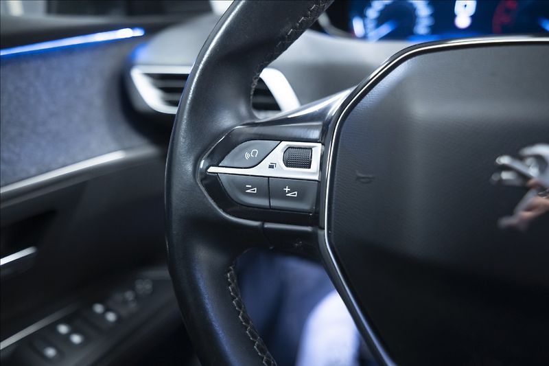 Peugeot 5008 1,2 PT KAMERA VÝHŘEV 7 MÍST ČR - fotka 19 z 36
