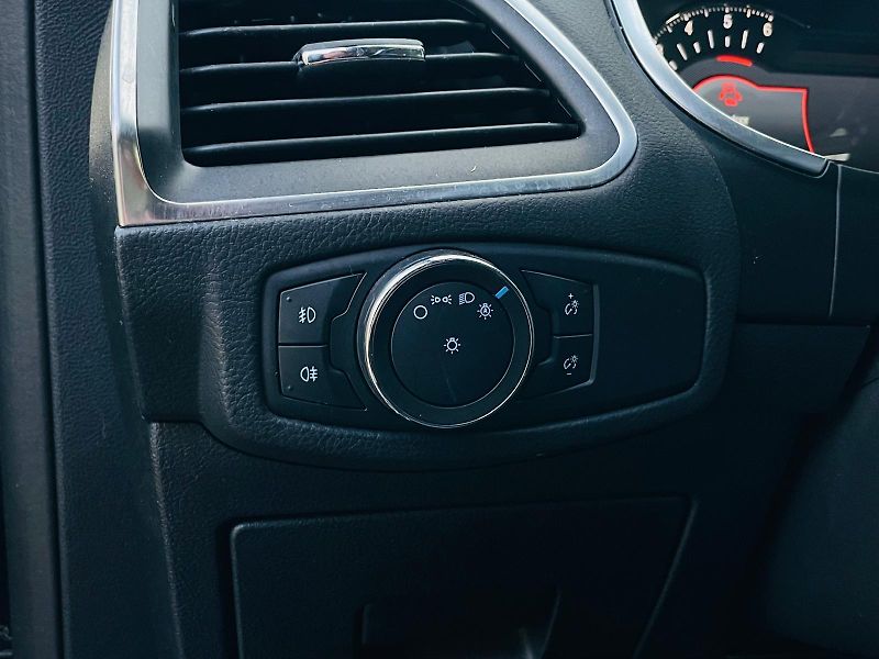 Ford Galaxy 2.0TDCi MANUÁL 7MÍST VÝHŘEV - fotka 48 z 57