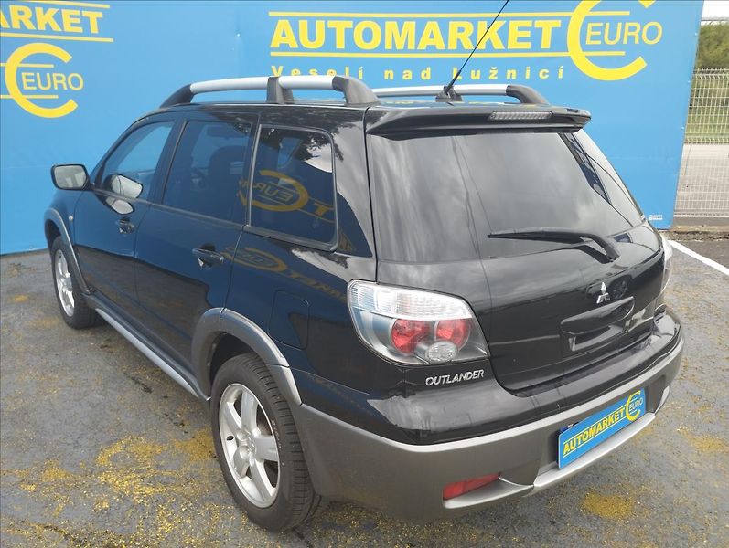 Mitsubishi Outlander 2,4 i 118KW, 4X4, AUTOMAT - fotka 6 z 20