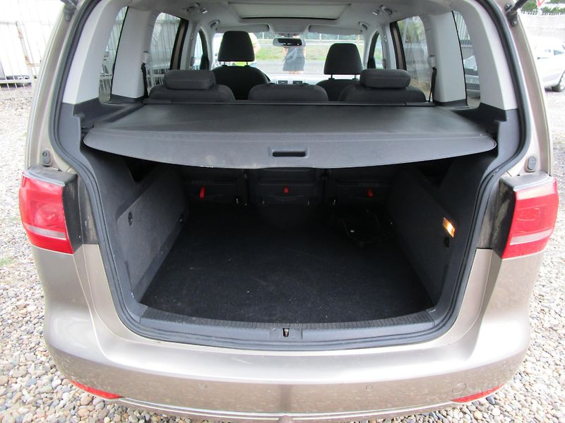 Volkswagen Touran 2,0TDI-103KW-NOVÁ STK - fotka 6 z 17