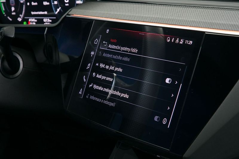 Audi e-tron 55 300kW Sportback Black Edice - fotka 40 z 47