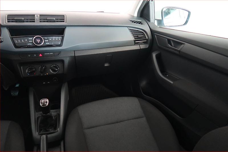 Škoda Fabia (2018) Ambition 1.0 - fotka 8 z 15