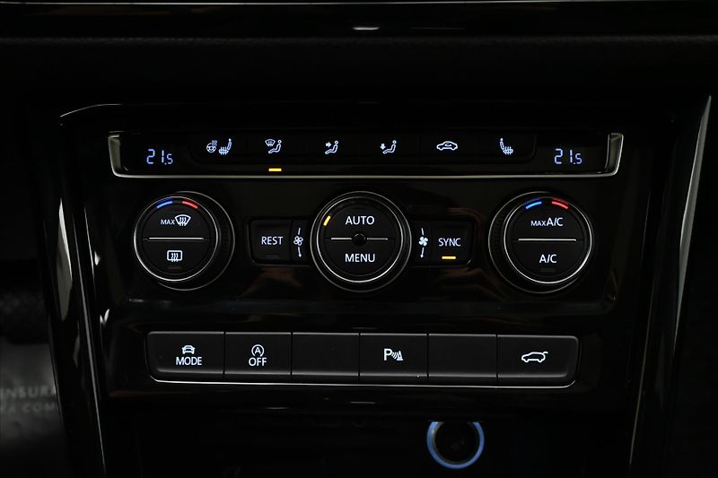 Volkswagen Touran 2,0 TDI 110kW DSG Highline 7mí - fotka 21 z 33
