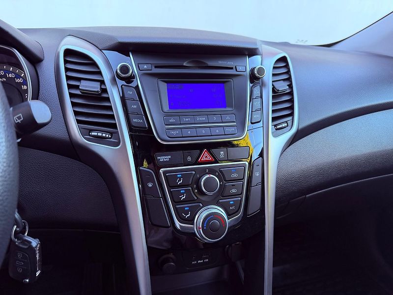 Hyundai i30 1.4 CVVT Trikolor, ČR - fotka 18 z 22