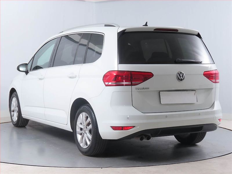 Volkswagen Touran (2018) Comfortline 2.0 TDI, ČR,1.maj - fotka 4 z 15