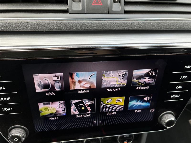 Škoda Superb 2,0 PANORAMA,TAŽNÉ,EL.KUFR - fotka 23 z 28