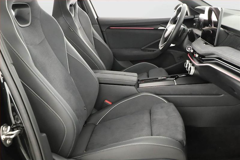 Škoda Superb (2025) 2.0 TDI, Sportline, Navigace - fotka 7 z 20