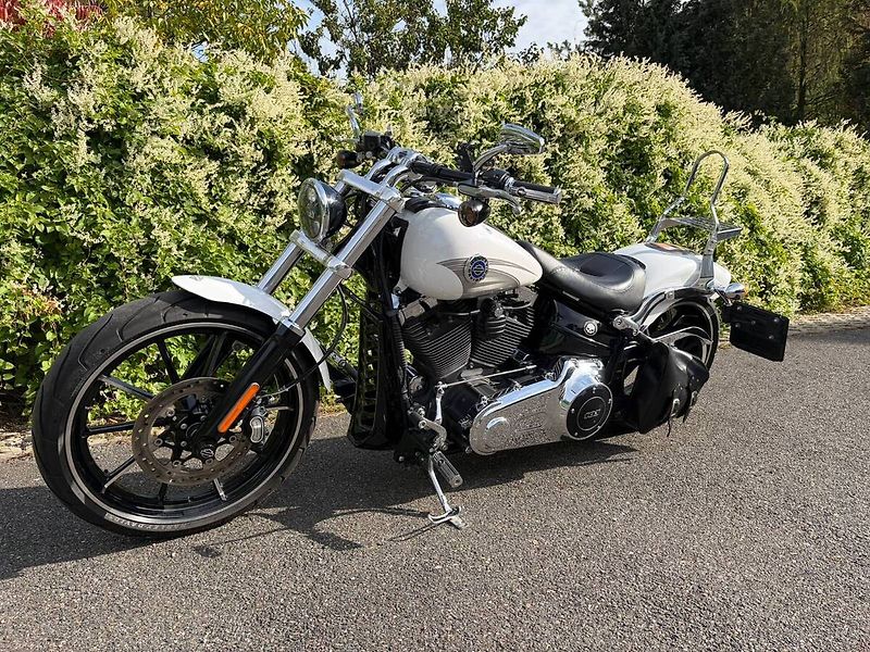 Harley-Davidson FXSB Softail Breakout (2016) - fotka 4 z 16
