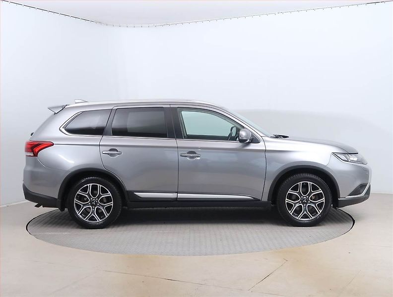 Mitsubishi Outlander (2020) 2.0 - fotka 6 z 18