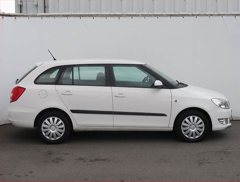 Škoda Fabia (2011) Ambition 1.2 TSI, Serv.kniha - fotka 6 z 15