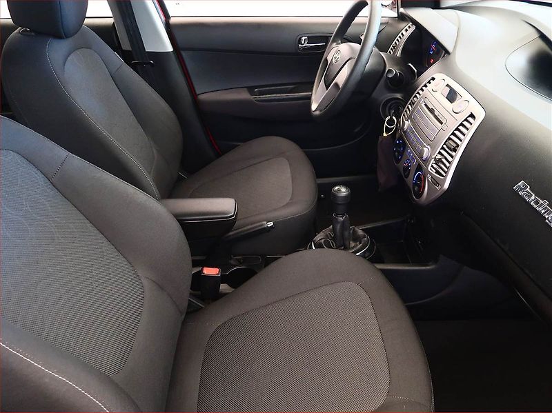 Hyundai i20 (2011) 1.2, nová STK, dobrý stav - fotka 9 z 14