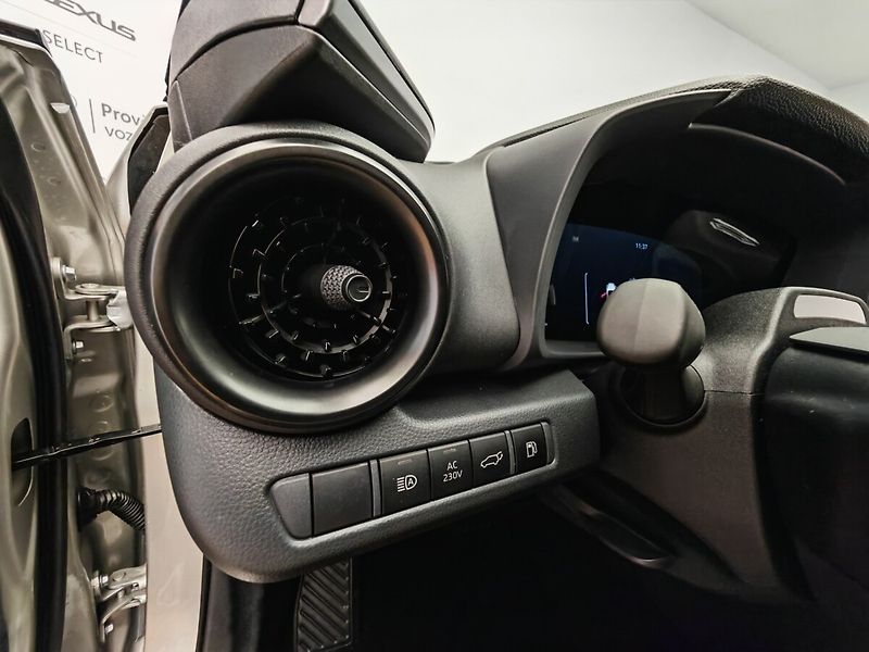 Toyota C-HR 2.0 PHEV Tokyo Edition *Panora - fotka 19 z 39