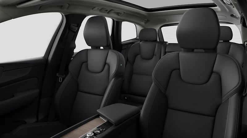 Volvo XC60 (2026) ULTRA DARK, B5 AWD, 184+10 kW - fotka 10 z 12