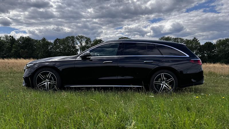 Mercedes-Benz Třídy E E220d, AMG, záruka, nájezd - fotka 4 z 22