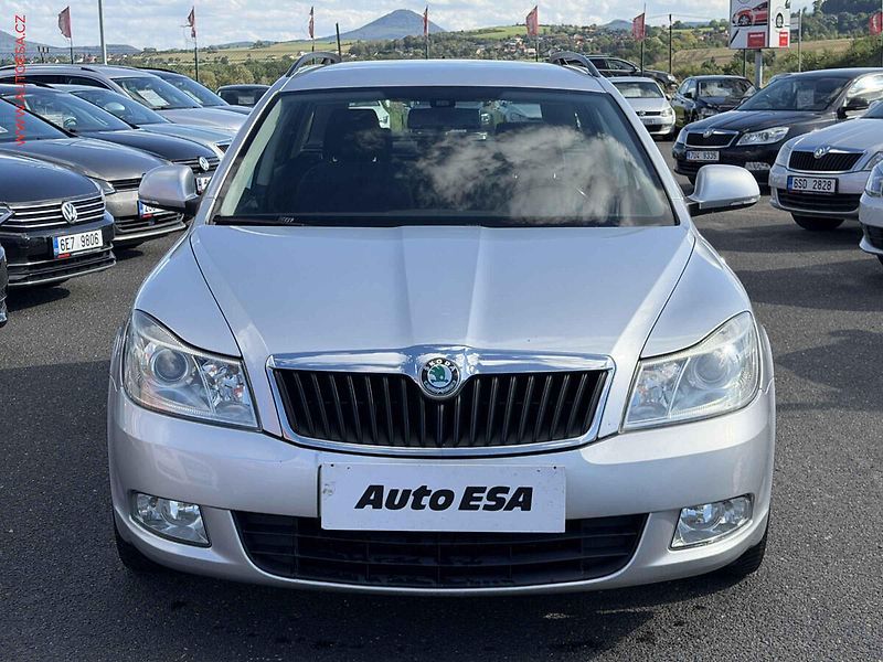 Škoda Octavia (2012) 1.6 TDi, ČR, AC - fotka 2 z 15