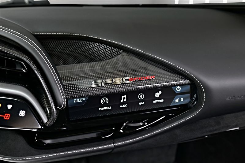 Ferrari SF90 (2024) Spider LIFT / CARBON / JBL - fotka 23 z 26