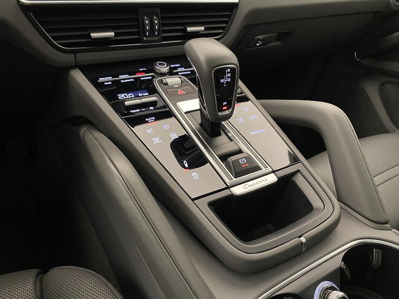 Porsche Cayenne E-HYBRID 250kW AWD AUT CZ - fotka 28 z 111
