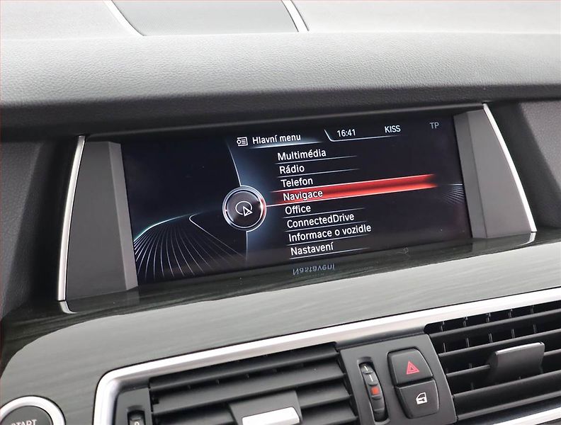 BMW Řada 5 (2017) 530d xDrive GT - fotka 25 z 26
