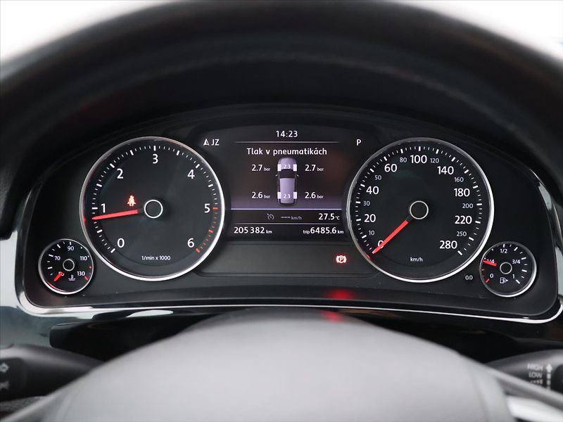 Volkswagen Touareg 3,0 TDI V6 193kW 4x4 Tažné - fotka 16 z 34
