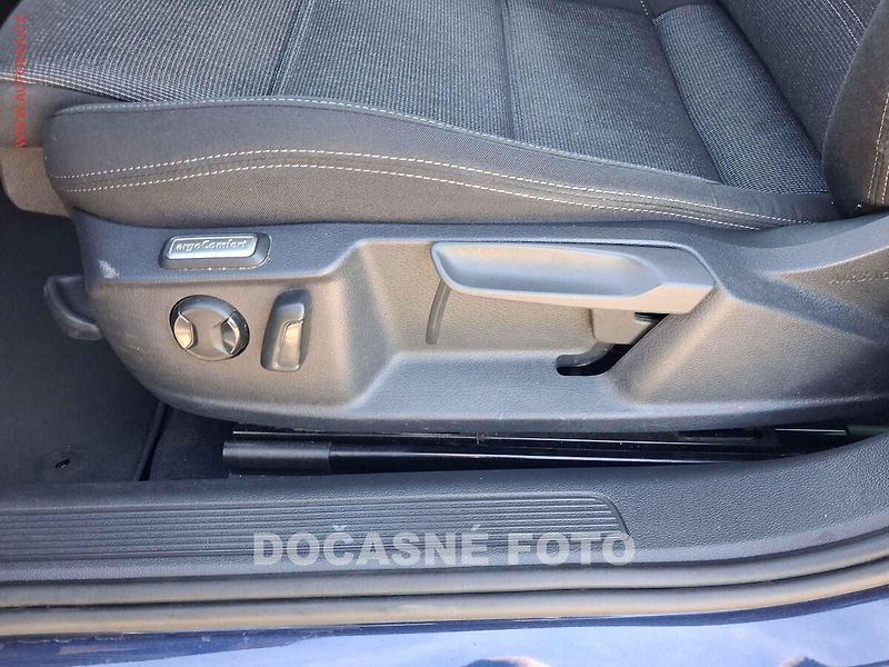 Volkswagen Passat (2015) 2.0 TDi, Comfortline, navi - fotka 14 z 18