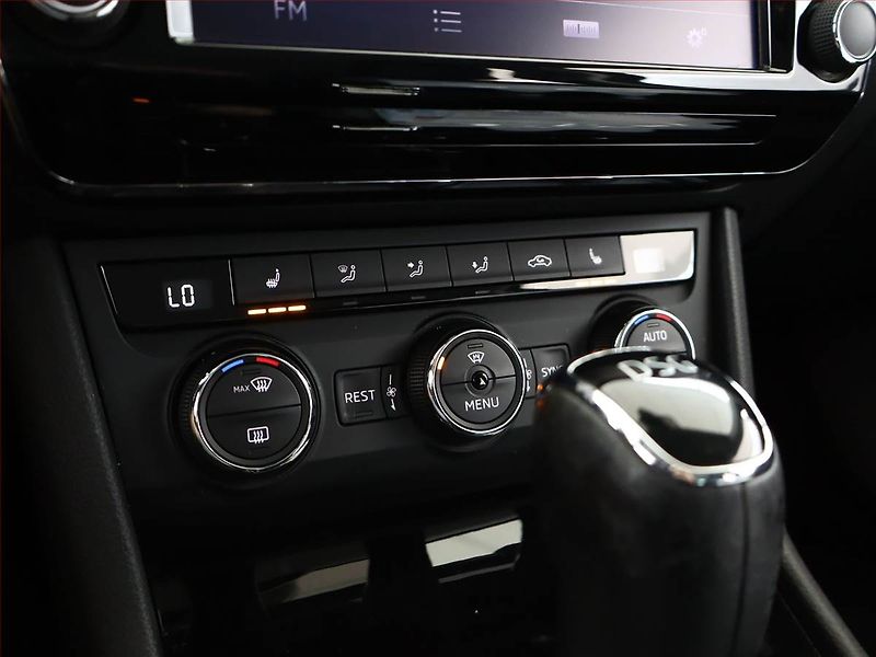 Škoda Superb (2016) 1.6 TDI, Automat, Kůže, Navi - fotka 17 z 21