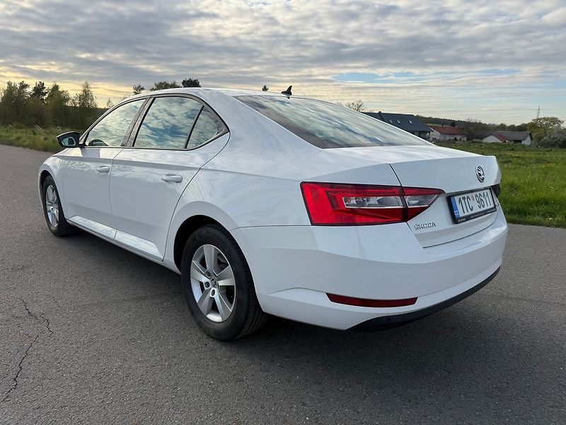 Škoda Superb 2,0 TDI 110 kW - fotka 3 z 18