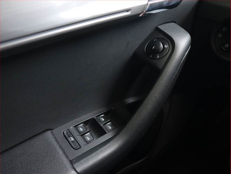 Škoda Octavia (2019) 2.0 TDI, Automat, Navi - fotka 22 z 23