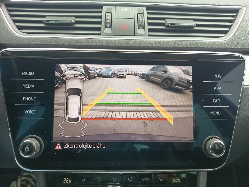 Škoda Superb (2022) 2.0TDI 110kW DSG COMFORT PLUS - fotka 27 z 35