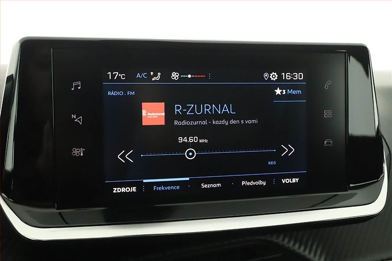 Peugeot 2008 (2020) 1.2 PureTech, ČR,1.maj - fotka 9 z 14