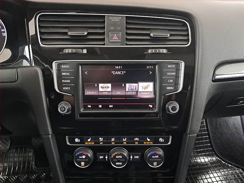Volkswagen Golf (2016) 2.0 TDI, Serv.kniha, Xenony - fotka 12 z 17