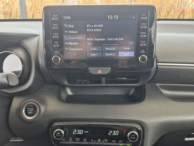 Toyota Yaris Selection Style 1.5 VVT-i 92kW - fotka 17 z 25