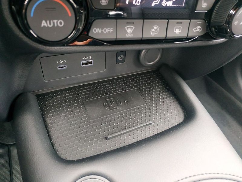 Nissan Juke 1.0 DIG-T, 114k, 7AT, NA CESTĚ - fotka 24 z 29
