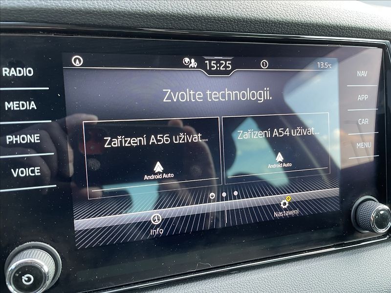 Škoda Karoq 2,0 TDI 110KW DSG 4X4 STYLE - fotka 18 z 29