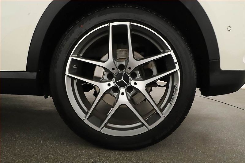 Mercedes-Benz GLA (2017) 220 d 4MATIC, 4X4 - fotka 12 z 21