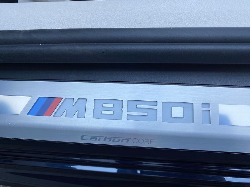 BMW M8 M850i xDrive Cabrio MAX výbava - fotka 14 z 26