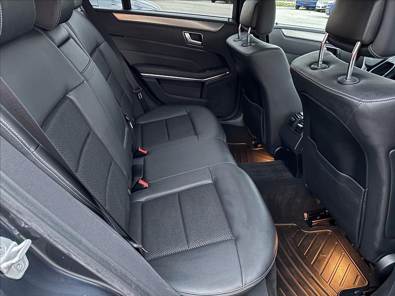 Mercedes-Benz Třídy E 2,2 200CDi 100kW,Led,Navi,Výhř - fotka 28 z 36