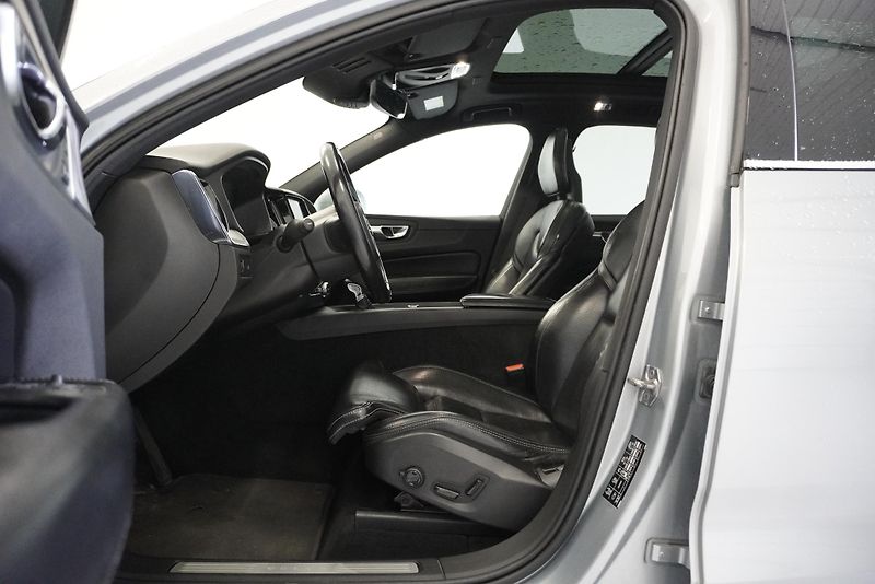 Volvo XC60 D5 AWD AUT. INSCRIPTION - fotka 15 z 40