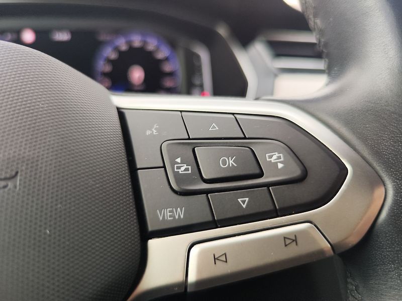 Volkswagen Passat 2.0 TDI/110kW Elegance - fotka 29 z 34