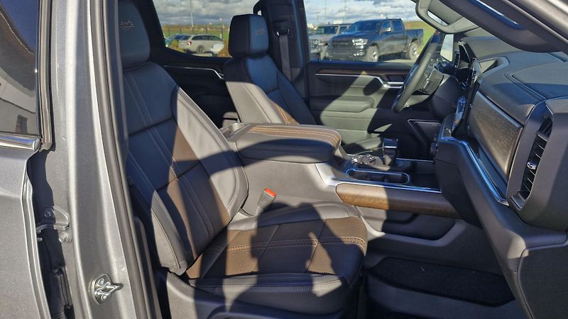 Chevrolet Silverado (2025) HIGH COUNTRY 6.2l - fotka 9 z 13