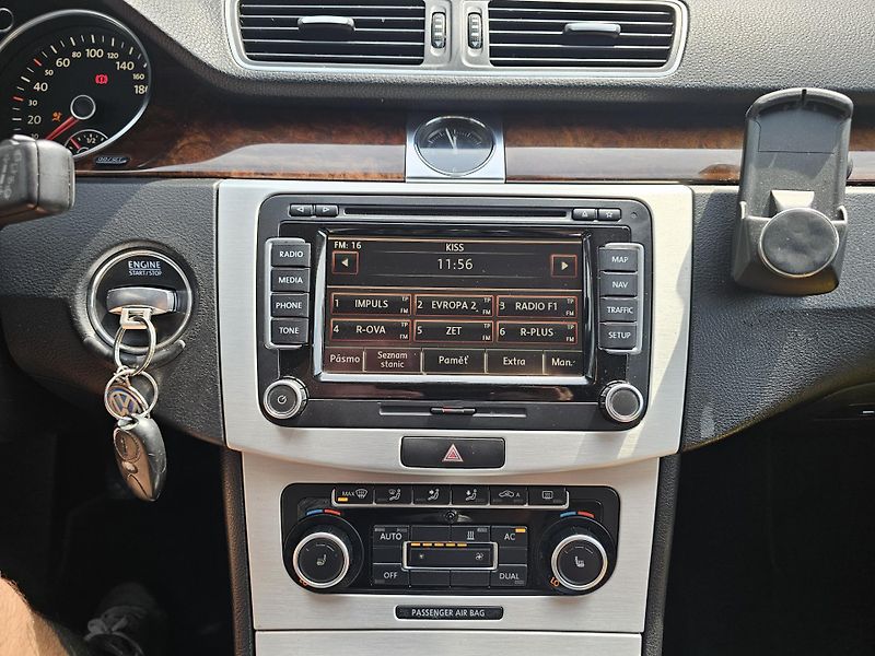 Volkswagen Passat Variant (2011) B7 2.0TDI INDIVIDUAL  - fotka 12 z 19