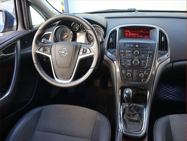 Opel Astra (2013) 1.7 CDTI, Serv.kniha, Xenony - fotka 7 z 15