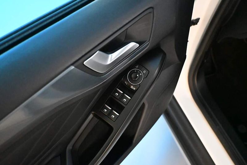 Ford Focus (2021) 1.5 ACTIVE X LED VIRTUAL Tažné - fotka 16 z 33